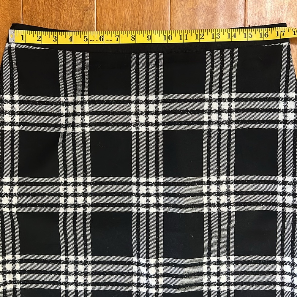 Talbots Plaid Pencil Skirt Size 14P Black White Preppy Old Money Academia Work - Picture 4 of 9